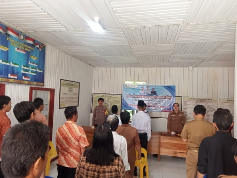 MENYANYIKAN LAGU KEBANGSAAN