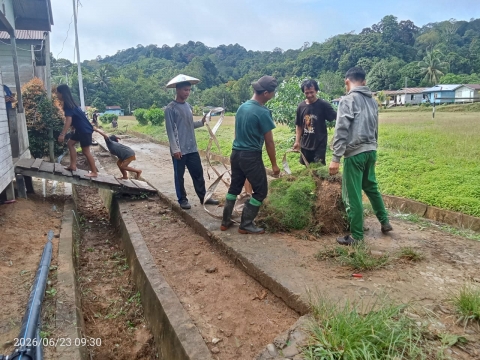 KERJA SAMA MEMBERSIKAN LINGKUNGAN