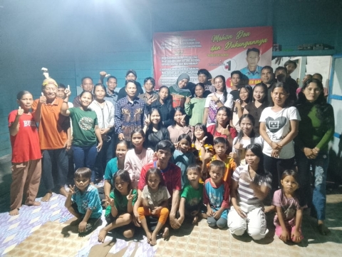 Foto Bersama Masyarakat RT 02